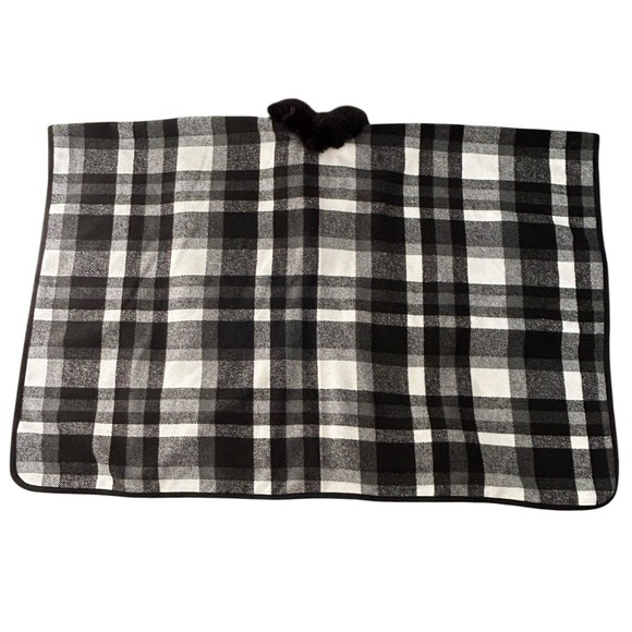 Black White Plaid Faux Fur Collar Single Button Closure Shawl Womens One Size - Picture 7 of 11